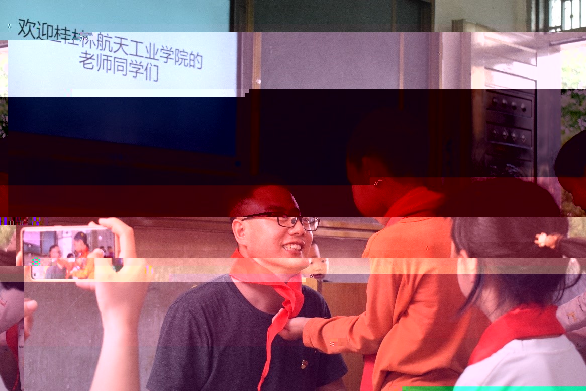 一群人正在聊天描述已自動生成